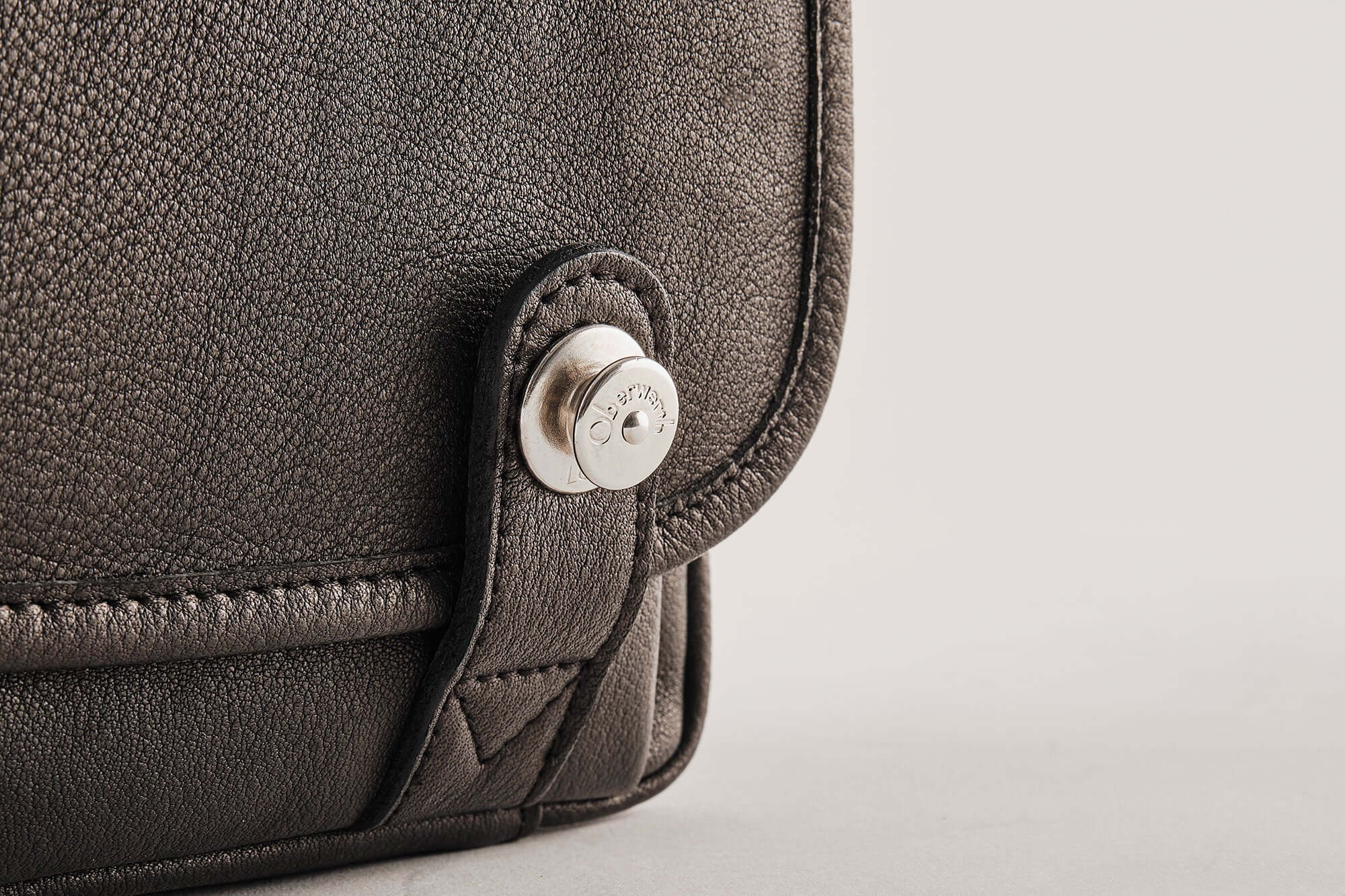 The Q Bag® Rhubarb Edition - Leica Q3 Bag